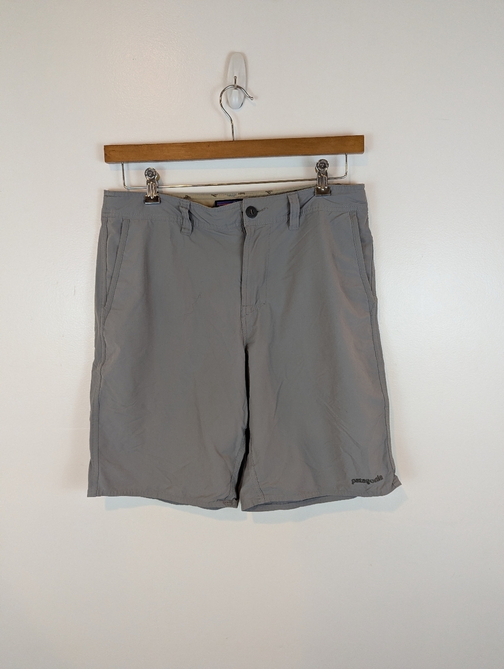 Patagonia Men's Wavefarer Walk Shorts in Sage Gray, Sz 34